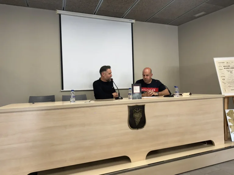 Bellvís s’endinsa en l’univers literari de Joan Roure amb la presentació de ‘Bèsties en el foc’
