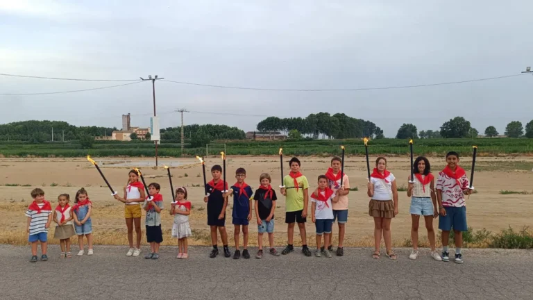 Bellvís encén la revetlla de Sant Joan amb la Flama del Canigó, sopar i música.